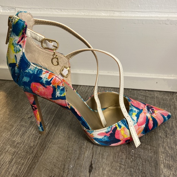 Guess flower heels. - Picture 3 of 3